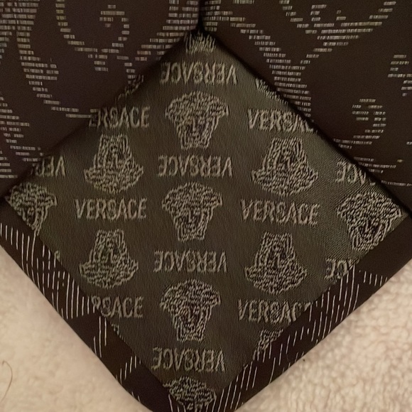 Stunning Versace mens tie. 100 percent silk. Made in Italy. - Picture 8 of 10